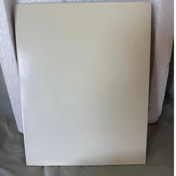 Thomas Kinkade "Everett’s Cottage, "Spring Edition in the
Wall Clock Collection. - Picture 3 of 3